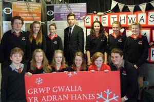 Chris Evans MP with pupils from Ysgol Gyfun Cwm Rhymni