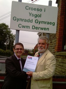 Councillor Allan Pritchard presenting the BECTA ICT award to Mr Carbis, Headteacher of Ysgol Gymraeg Cwm Derwen