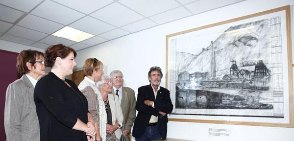 Cllr Rhianon Passmore with artist Osi Rhys Osmond and the Herbert family
