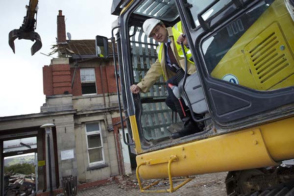 Huw Lewis, Minister for Housing Regeneration and Heritage started the completion of the demolition of the historic former Caerphilly Miners’ Hospital on Monda