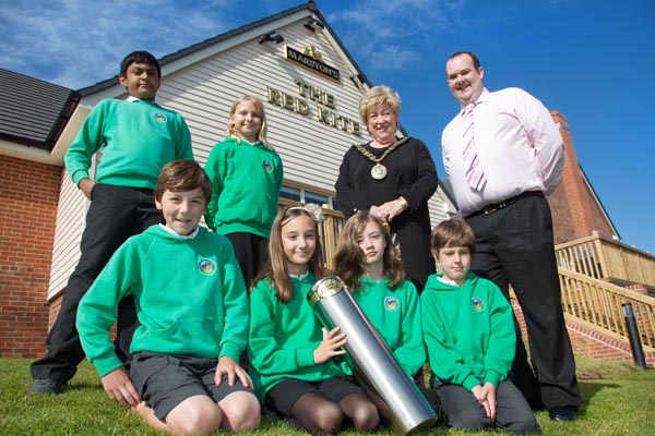 The pupils of Cwrt Rawlin Primary School with Caerphilly County Borough Mayor Gaynor Oliver and Red Kite manager Tony Davies