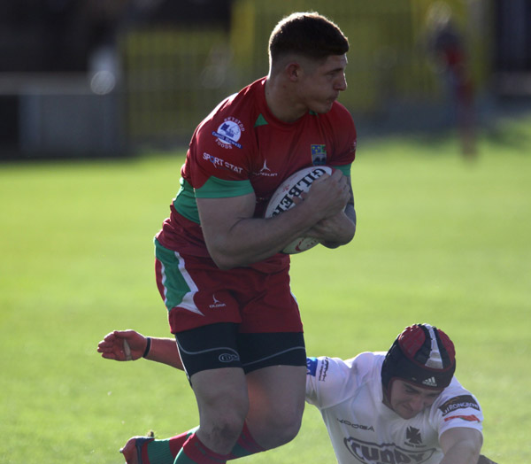Ross Wardle looks for a gap