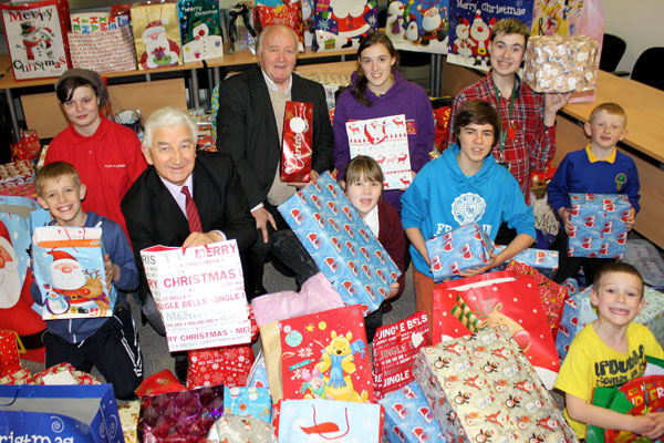 Cllr Harry Andrews and Cllr Dave Hardacre are pictured with some of the young volunteers