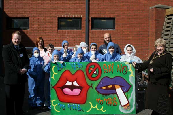 Local councillor, Carl Cuss and Mayor of Caerphilly County Borough Council, Gaynor Oliver came along to the school to admire the finished art.