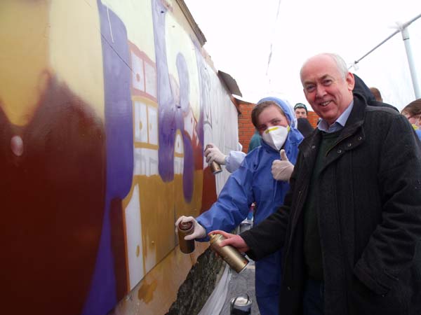 Caerphilly MP Wayne David helps out at SYDIC's graffiti art day