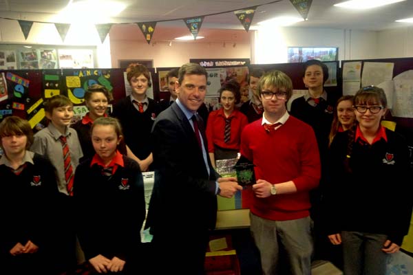 Islwyn MP Chris Evans with the pupils of Ysgol Cwm Rhymni