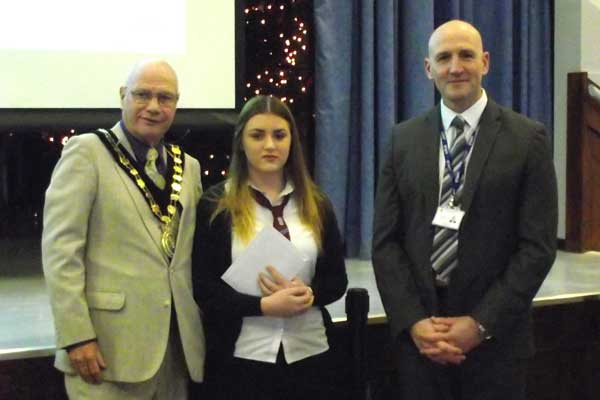 Nataleaha receiving her prize from the Mayor David Carter