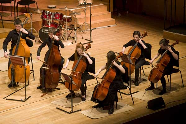 The Youth Harp Ensemble played Jazz and seasonal classics