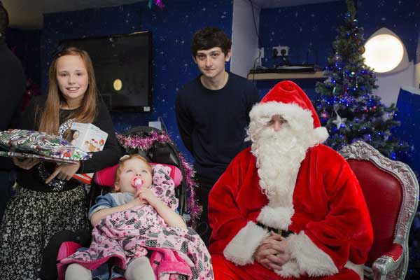 Craig Roberts gave T? Hafan residents a special treat