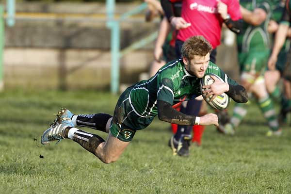 Lloyd Rowlands goes over for Caerphilly