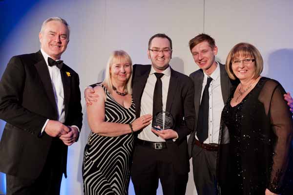 BBC News presenter Huw Edwards, with Caerphilly Observer’s Jan Withers, Richard Gurner (centre) and Gareth Hill. Presenting the award was Karen Welch of Western Power Distribution. Picture by Natasha Hirst