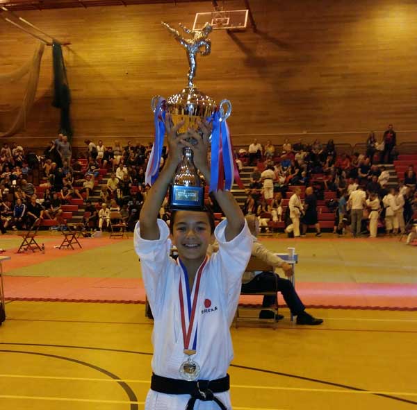 IPPON: Tomás Moya lifts the Shotokan Cup
