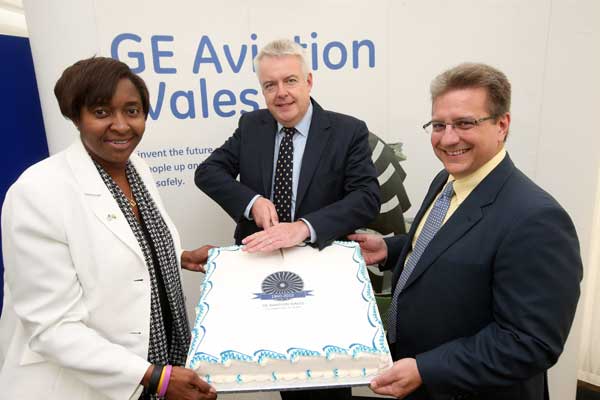 GE Aviation Wales Managing Director, La-Chun Lindsay, First Minister of Wales, Carwyn Jones and Vice President and General Manager, Assembly, Test and Overhaul, Tony Aiello.