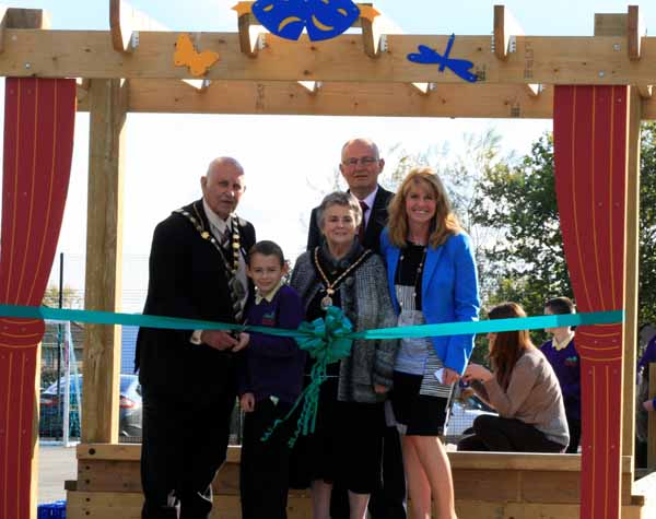 (left to right) Cllr Leon Gardiner, Mayor of Caerphilly County Borough, with Year 5 pupil Alexander Rowlands, Mayor’s consort Alma Gardiner, chair of governors Gary George and headteacher Lisa Lewis 