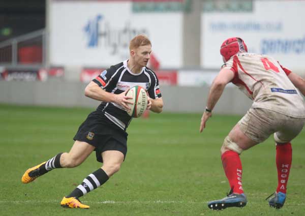Bedwas fly-half James Dixon kicked three of his four penalty attempts in his side's win over Llanelli