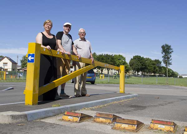 NO BARRIER: Resident Niki Priest, Cllr Nigel Dix and Blackwood Bowls Club Secretary Allen Witchell