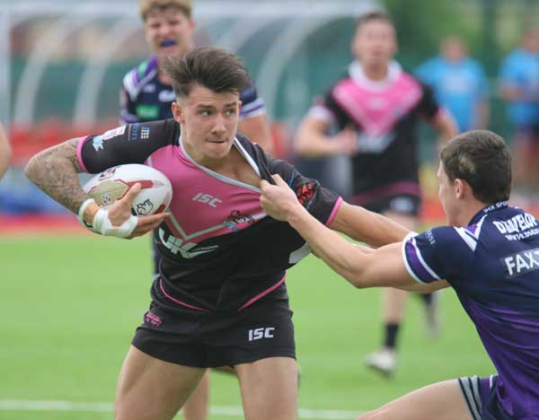 TUSSLE: Scorpions lost out to Halifax. Photo by Ian Lovell