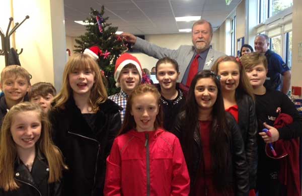 Gwent PCC Jeff Cuthbert joins children from Libanus Primary School in Blackwood to help decorate the tree at the Connect Gwent victim’s hub