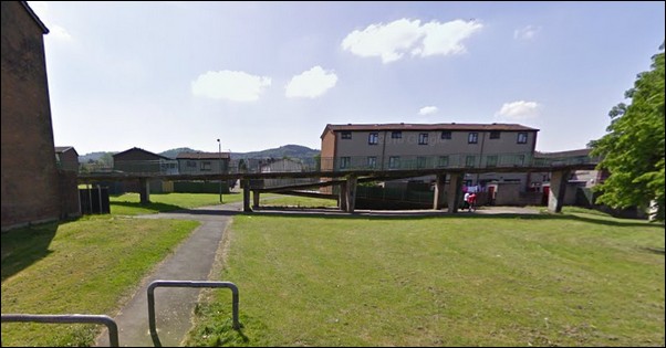 The footbridge as seen from Greenwood Court, Lansbury Park