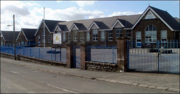 Tyn-y-Wern Primary School in Trethomas. Photo by Jaggery