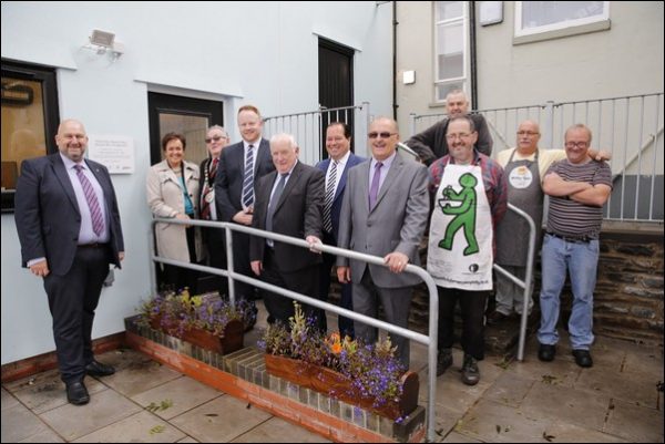 L–R: Carl Sargeant AM, Dawn Bowden AM, Cllr Bevan, Cllr Cuss, Cllr Poole, Gerald Jones MP, Cllr Harse and volunteers from the Men in Sheds project