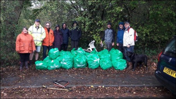 Residents, councillors, and volunteers were joined by Keep Wales Tidy as they helped to clean up a section of Redbrook Woods, Graig y Rhacca