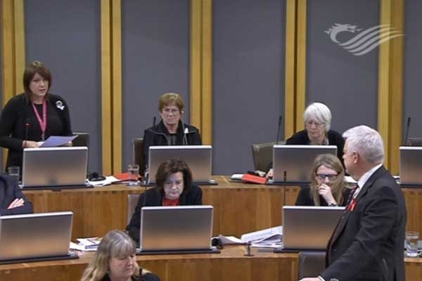 Islwyn AM Rhianon Passmore questions First Minister Carwyn Jones