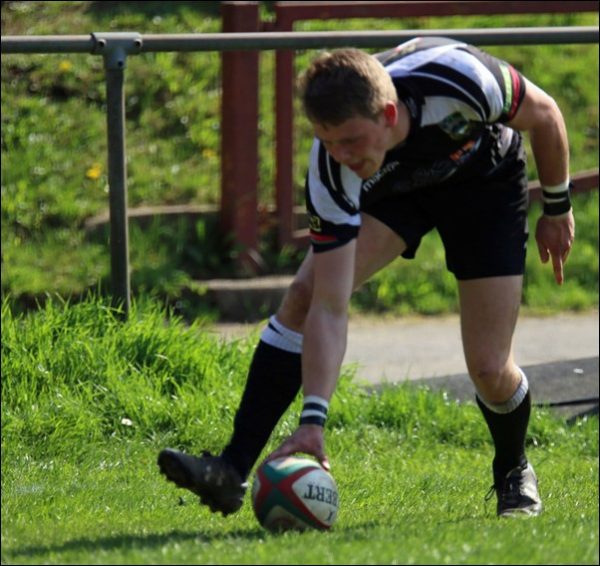 Ryan Davies crosses for his second try versus Cross Keys 