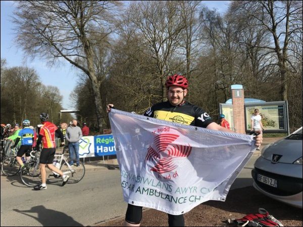 Welsh Ambulance Service paramedic Tim Austin is raising money for the Wales Air Ambulance