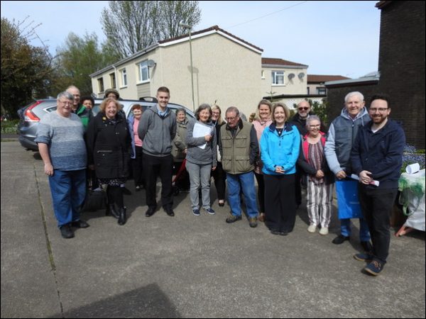 Residents of Lansbury Park with Caerphilly AM Hefin David, far right of picture