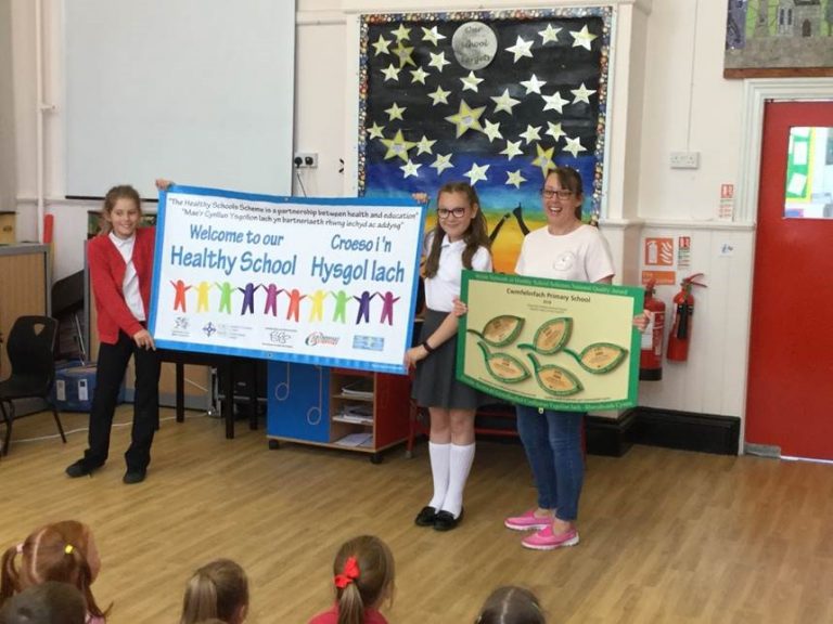 Cwmfelinfach Primary School scoops top national award
