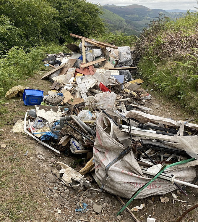 Waste dumped near Grug y Mynydd