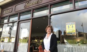 Glanmor's Tea Room in Caerphilly is set to close after 25 years