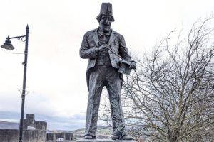 Tommy Cooper statue