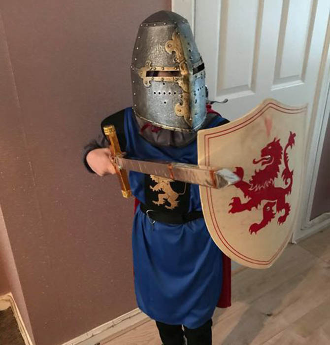 Iaeron dressed as a knight