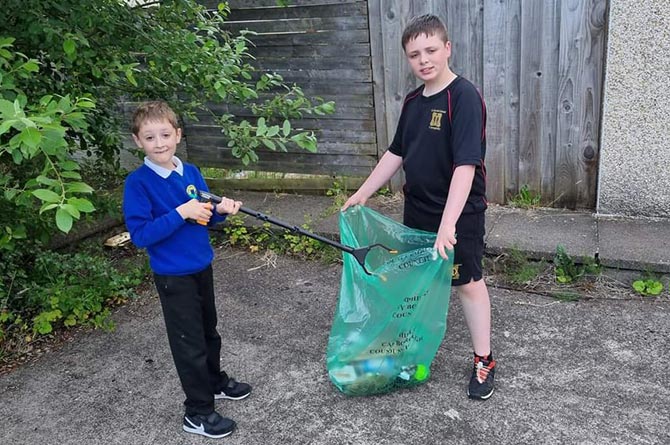Ryan and Jack picking up litter in Lansbury Park