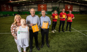 Pictured (LtoR): Sharon Owen of Calon Hearts, WRU chiar Robert Butcher, WRU community director Geraint John, Hallam Amos, Alun Wyn Jones and Ken Owens