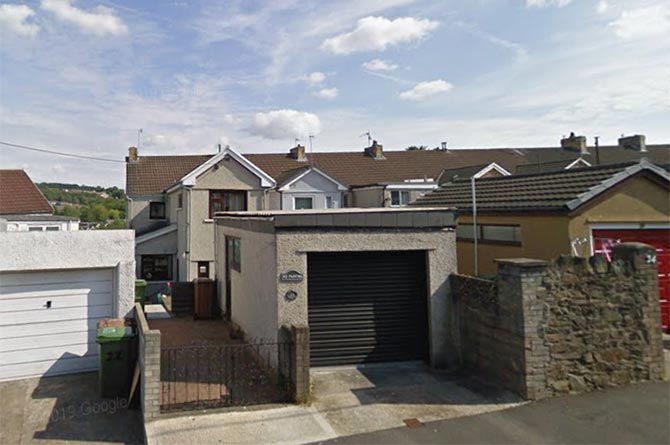 A new beauty studio could be opening in a converted garage in Glan y Nant