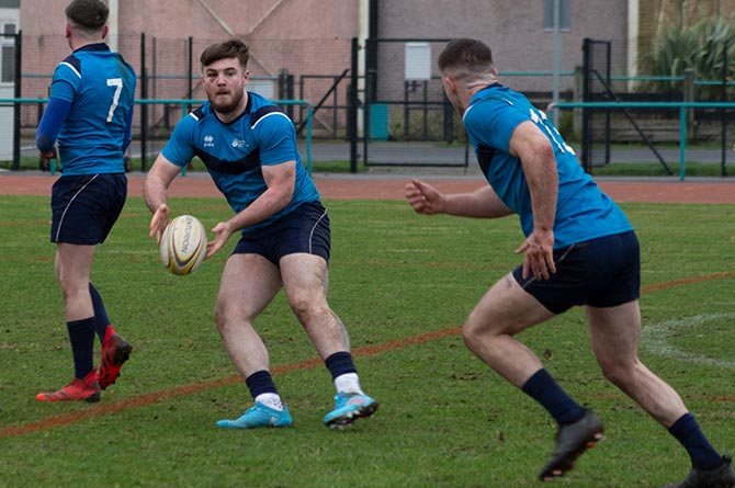 Jacob Lee passes the ball to Joe Coope-Franklin