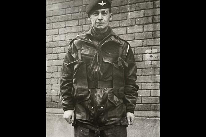 David Barry during his time with the paratroopers