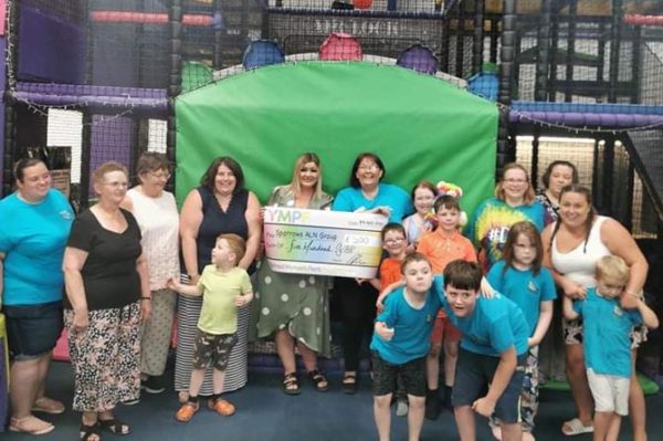 Rhiannon Stone, centre, handing over a £500 cheque to Sparrows ALM