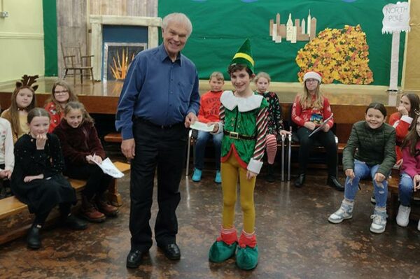 Llanbrach councillor Colin Mann presenting a cheque to Coed y Brain Primary School