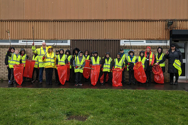 Graig y Rhacca Primary School pupils went litter picking to mark the opening of the new litter picking hub