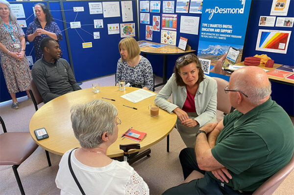 Health minister Eluned Morgan visiting a diabetes education and support programme
