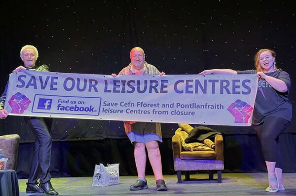 Actor Steve Speirs, centre, showing his support for Pontllanfraith Leisure Centre
