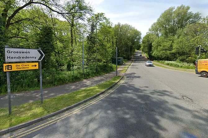 Three-way traffic lights will be in place at the entrance to Hendredenny