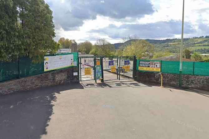 The entrance to Ty Sign Primary School