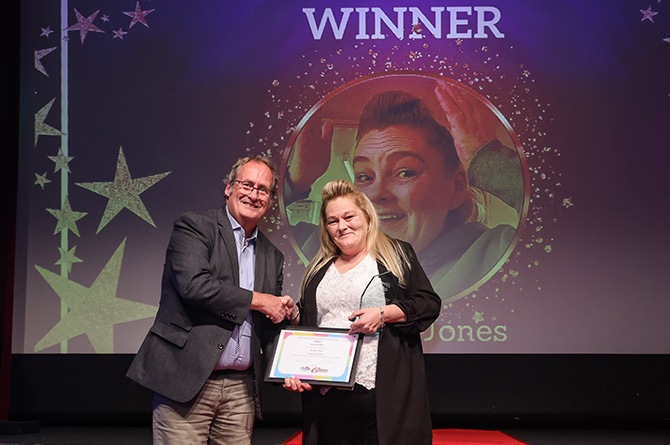 Jennifer Jones receiving her award from  the Parent Network’s Robert Dutt