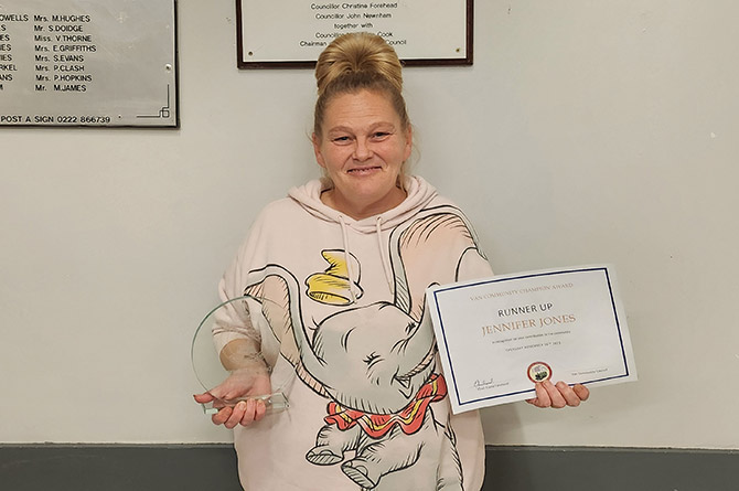 Volunteer Jennifer Jones with her award