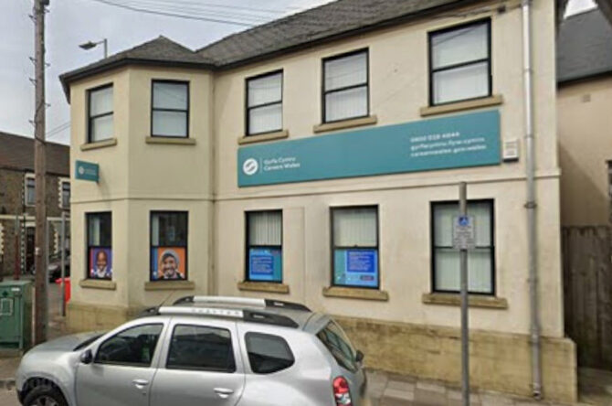 Careers Wales' branch in Caerphilly Town has told staff it's closing